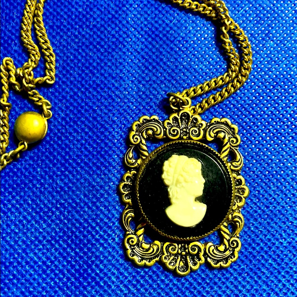 Vintage Gold Cameo Necklace